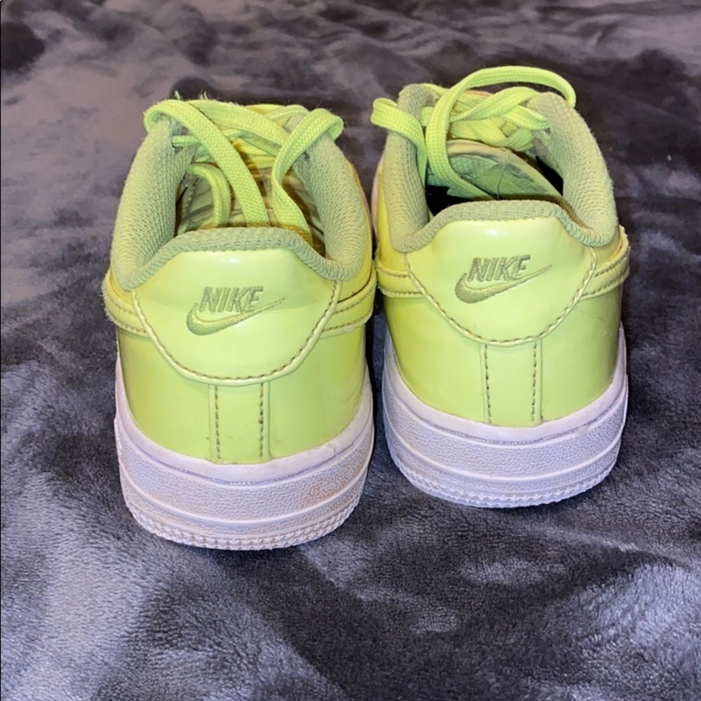 COPY - Nike Air Force 1 Patent Leather LV8 Neon Green - Picture 4 of 5